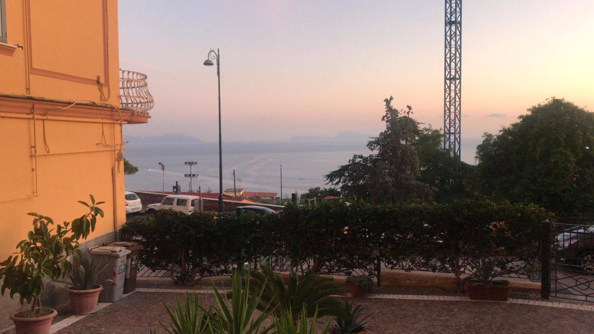 Vomero Guest House Napoli Bagian luar foto