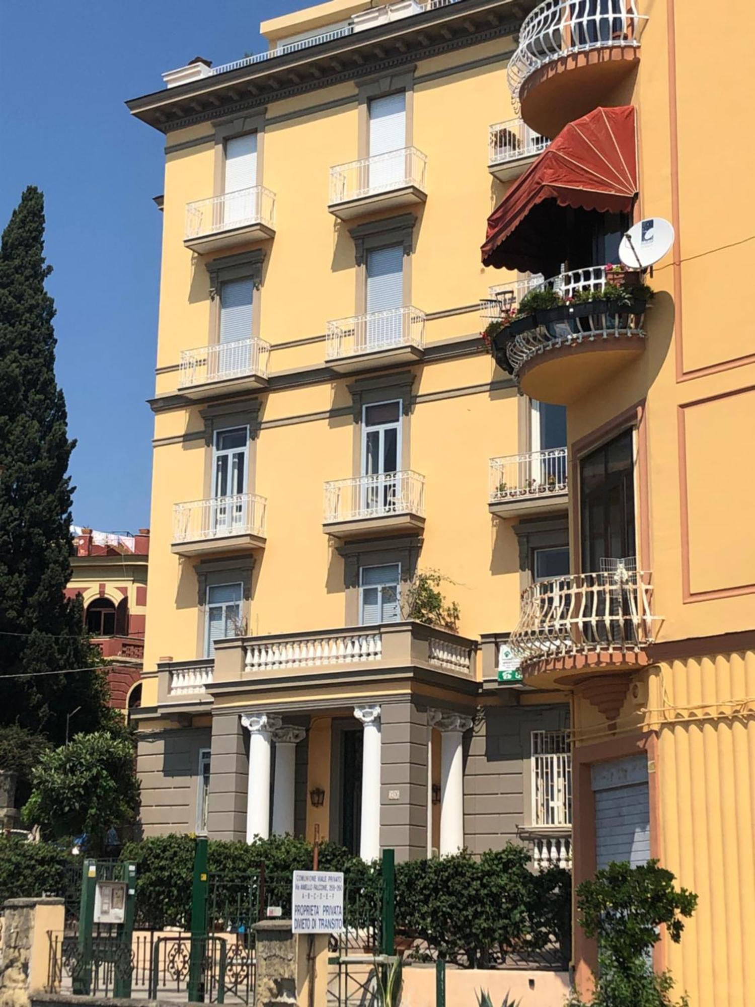 Vomero Guest House Napoli Bagian luar foto
